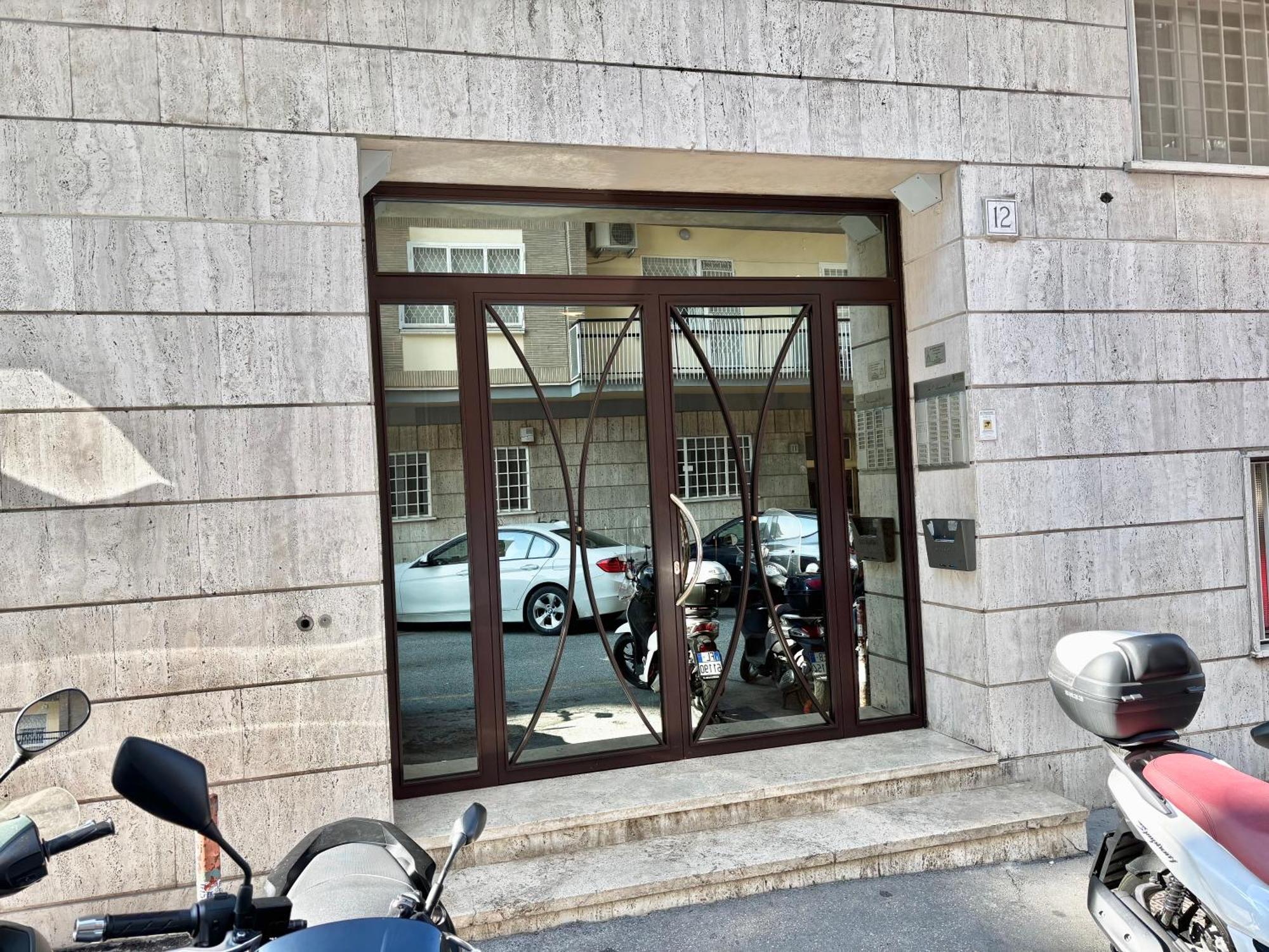Your At Vatican's Doors Appartement